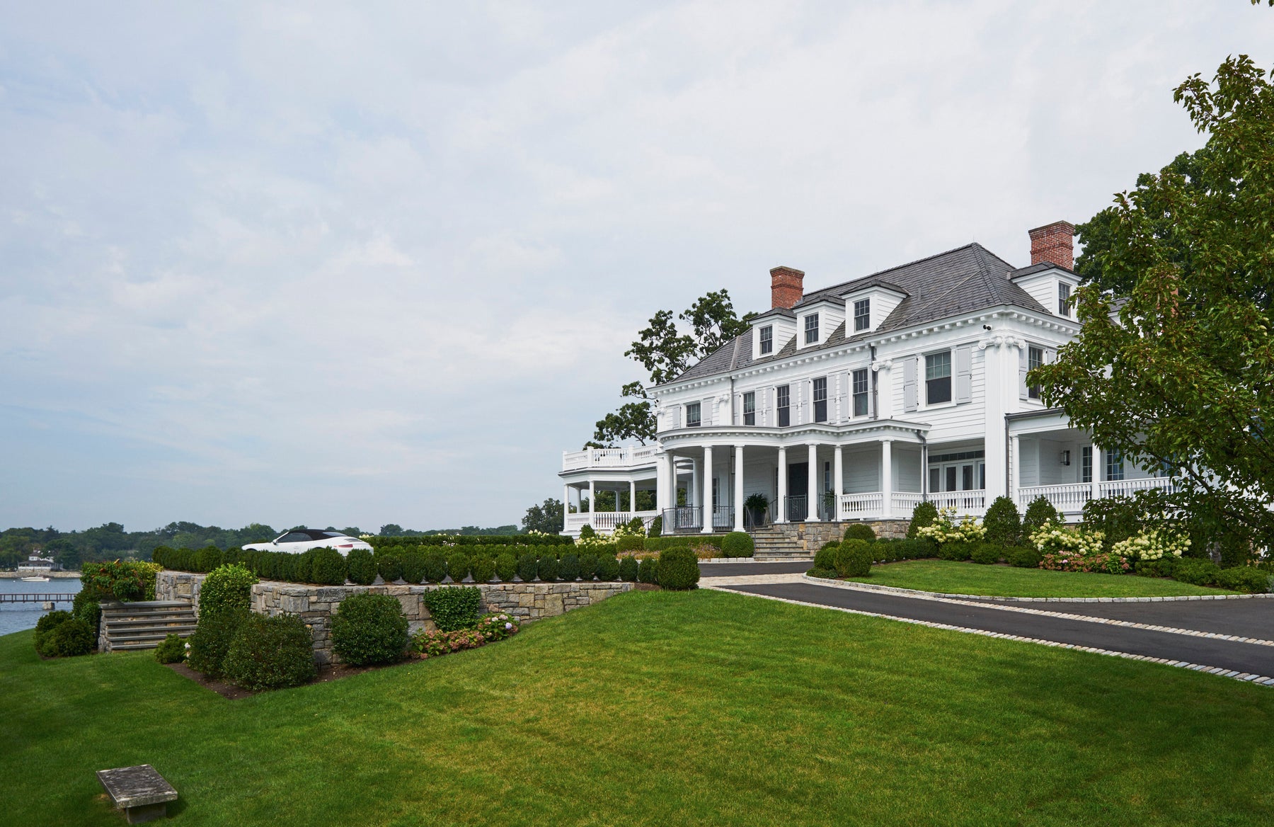 Opening shot　Coastal mansion- modern luxury interior design by Mar Silver